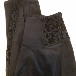 Lululemon LIKE NEW wunderunder lace pant size 4